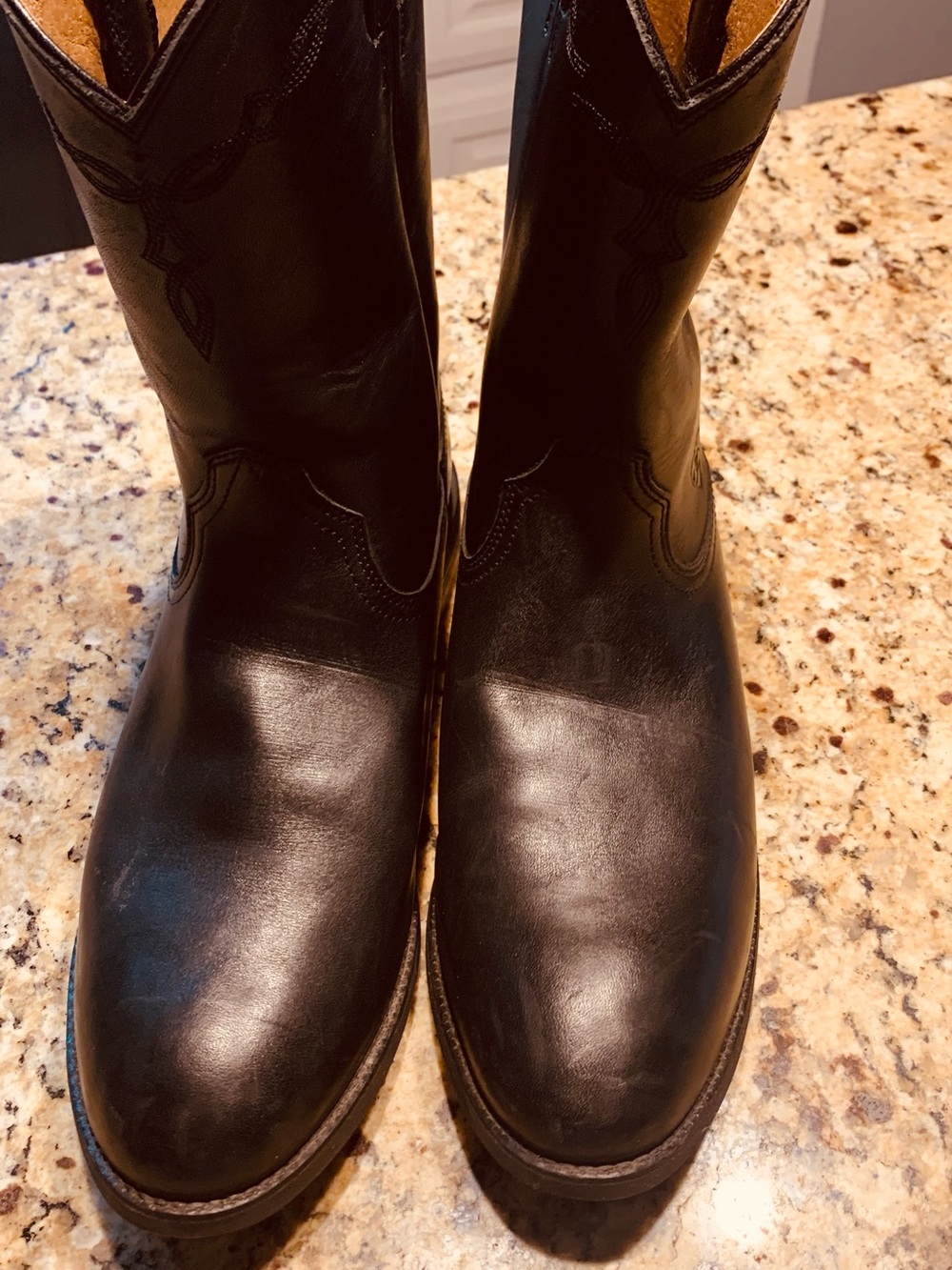 Ariat Men’s roper boots in great condition. Size 11D